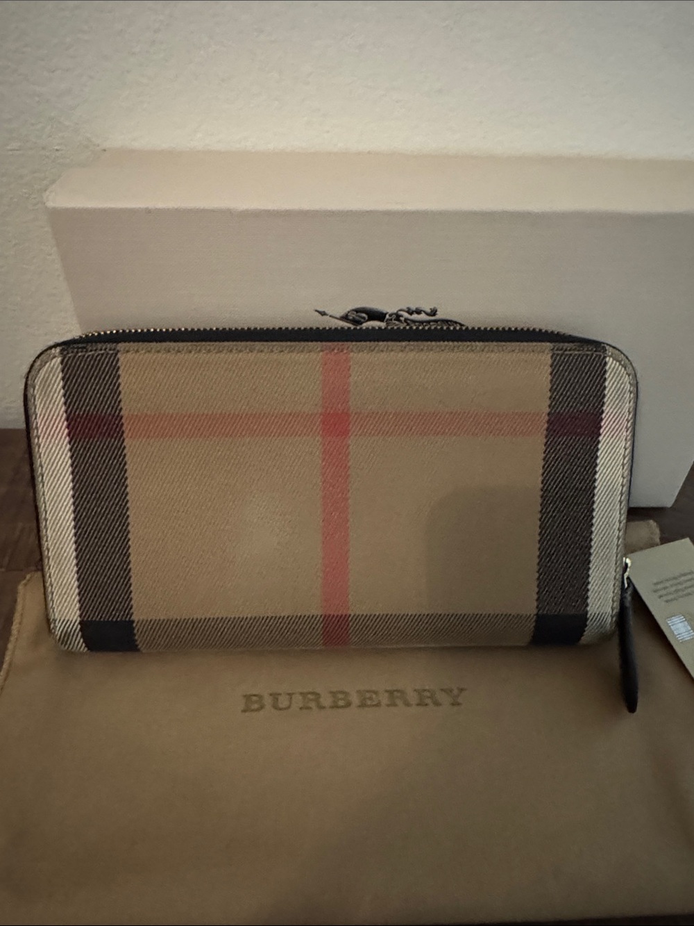 Burberry Black House Check Derby Leather Wallet Authentic - Picture 4 of 15
